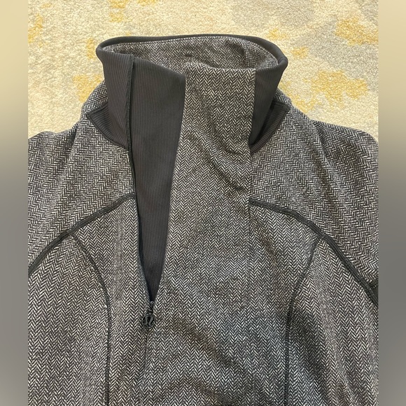 LILULEMON Women’s 1/2 pullover jacket. Gray. Size 4 - Picture 5 of 12